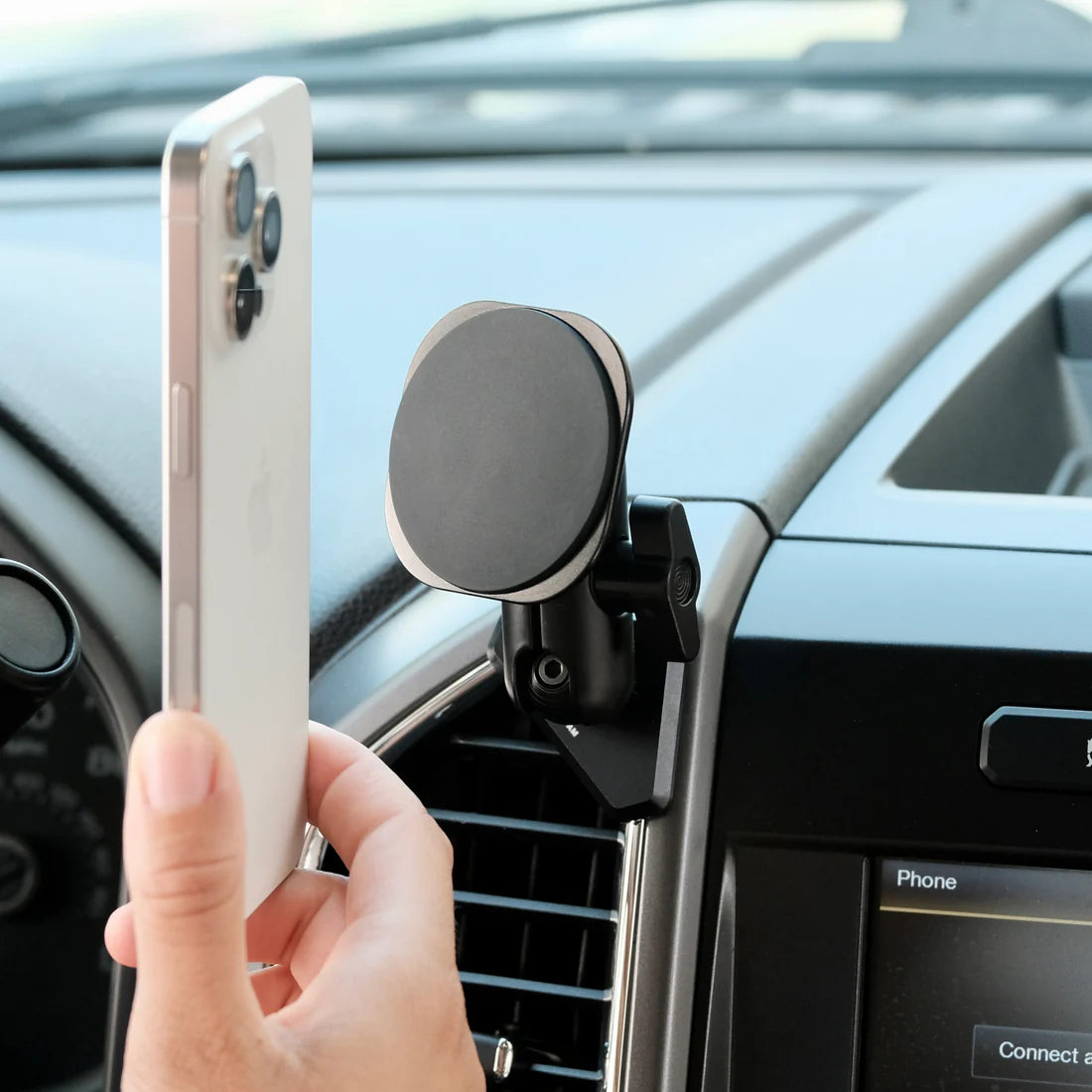 OFFROAM | Ford F-150 2015-2020 | Super Duty 2017-2021 & 2022 (XL and XLT) | Expedition 2018-2021 MagSafe Phone Mount