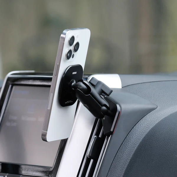 OFFROAM | Toyota Land Cruiser 200 Series 2016-2021 MagSafe Phone Mount