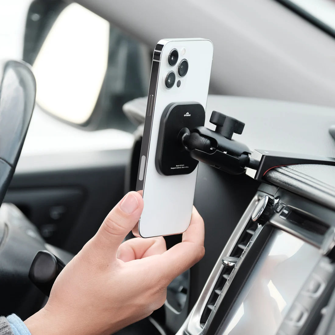 OFFROAM | Toyota Highlander 2014-2019 MagSafe-compatible Phone Mount