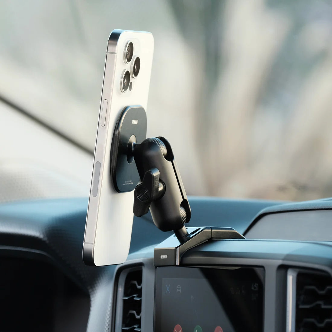 OFFROAM | Ford Ranger 2024-2025 MagSafe-compatible Phone Mount
