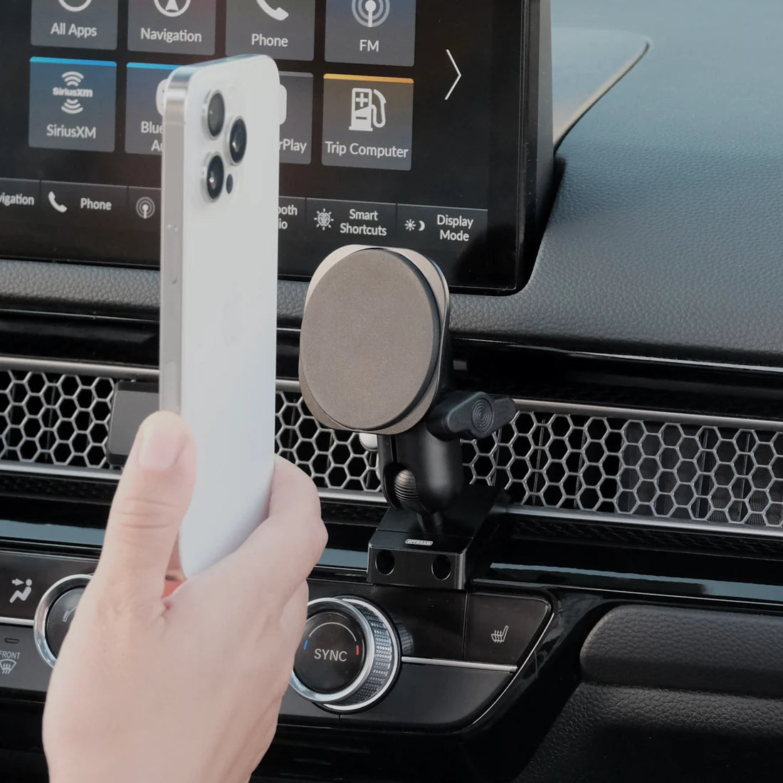 OFFROAM | Honda Civic 2022-2026 | CR-V 2023-2026 MagSafe-compatible Phone Mount