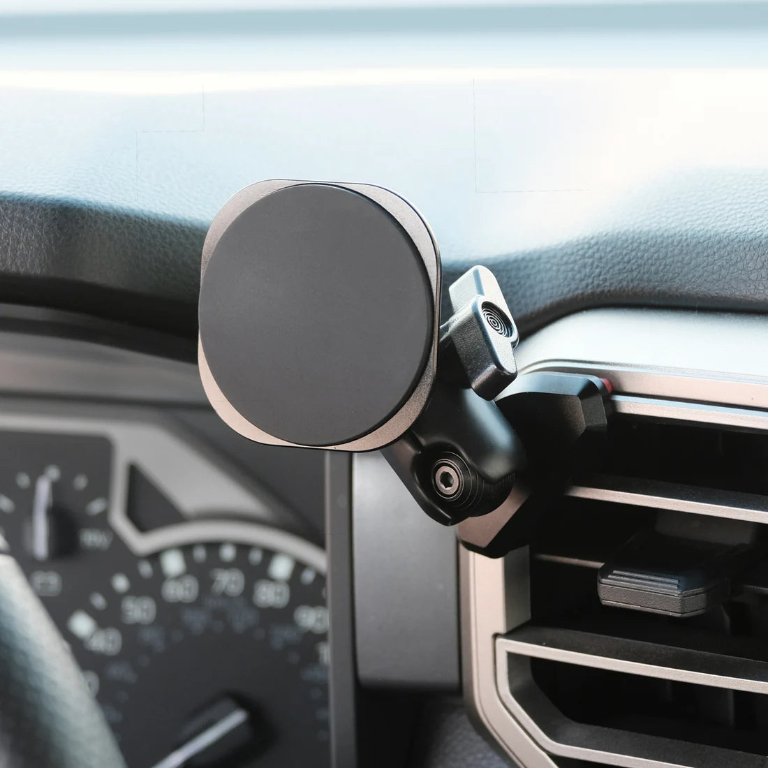 OFFROAM | Tundra 2022-2026 | Sequoia 2023-2026 MagSafe-compatible Phone Mount