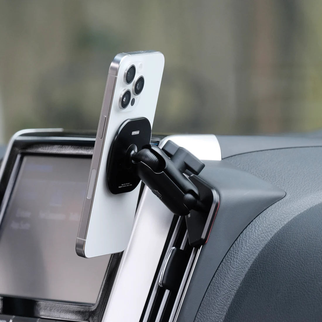 OFFROAM | Toyota Land Cruiser 200 Series 2016-2021 MagSafe Phone Mount