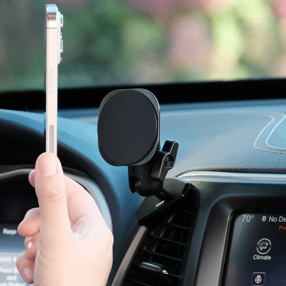OFFROAM | Jeep Cherokee 2014-2018 MagSafe-compatible Phone Mount