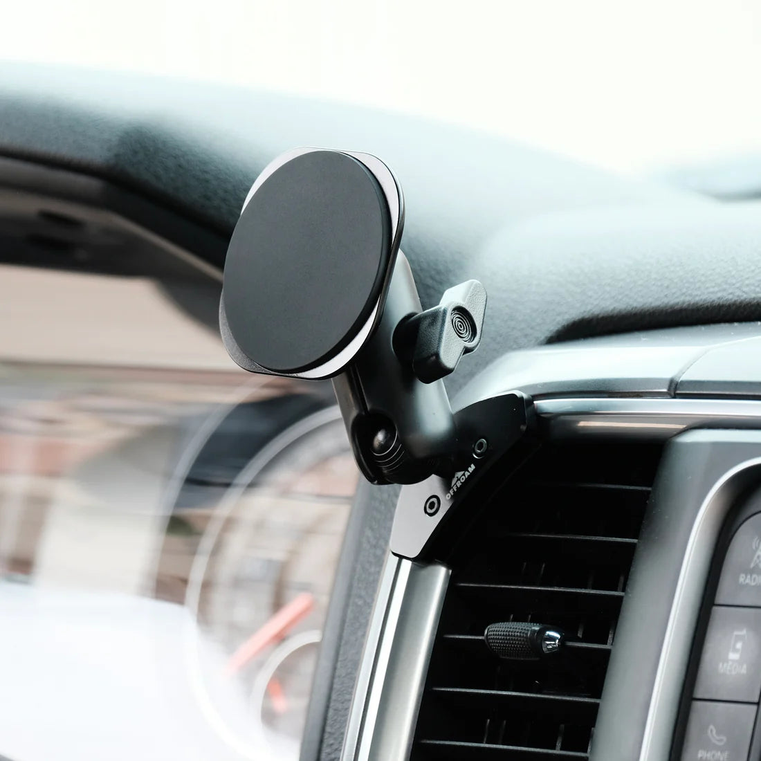 OFFROAM | Ram 1500/2500/3500 2013-2018 & 1500 Classic 2019-2024 MagSafe-compatible Phone Mount