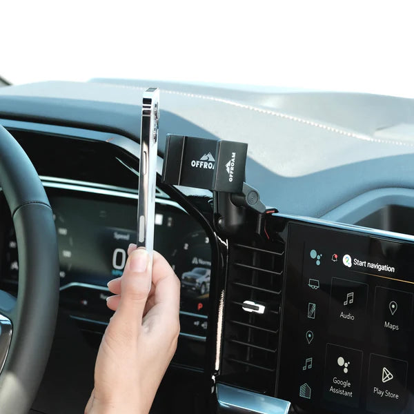 OFFROAM | Chevrolet Silverado 2022-2025 | Silverado HD 2024-2025 and GMC Sierra 1500 2022-2025 | Sierra HD 2024-2025 with 13.4-in. display Phone Mount