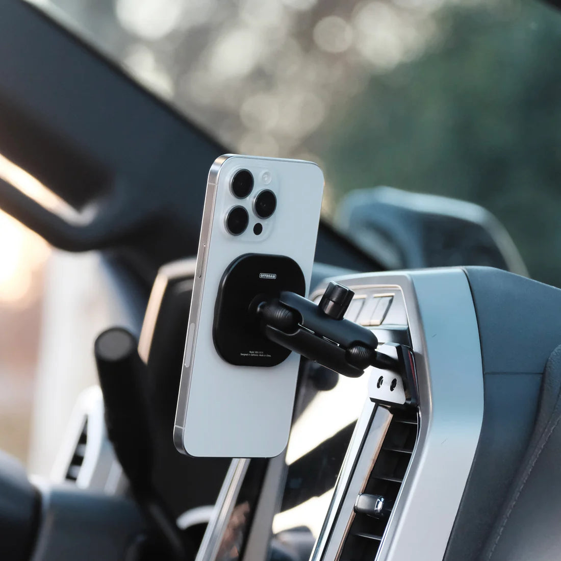 OFFROAM | Ford Super Duty 2022 (12in. SYNC4 Touchscreen) MagSafe-compatible Phone Mount