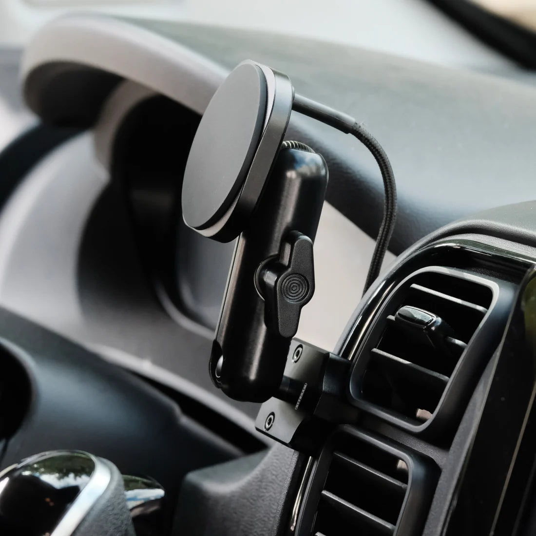 OFFROAM | Ram ProMaster 2022-2026 MagSafe-compatible Phone Mount