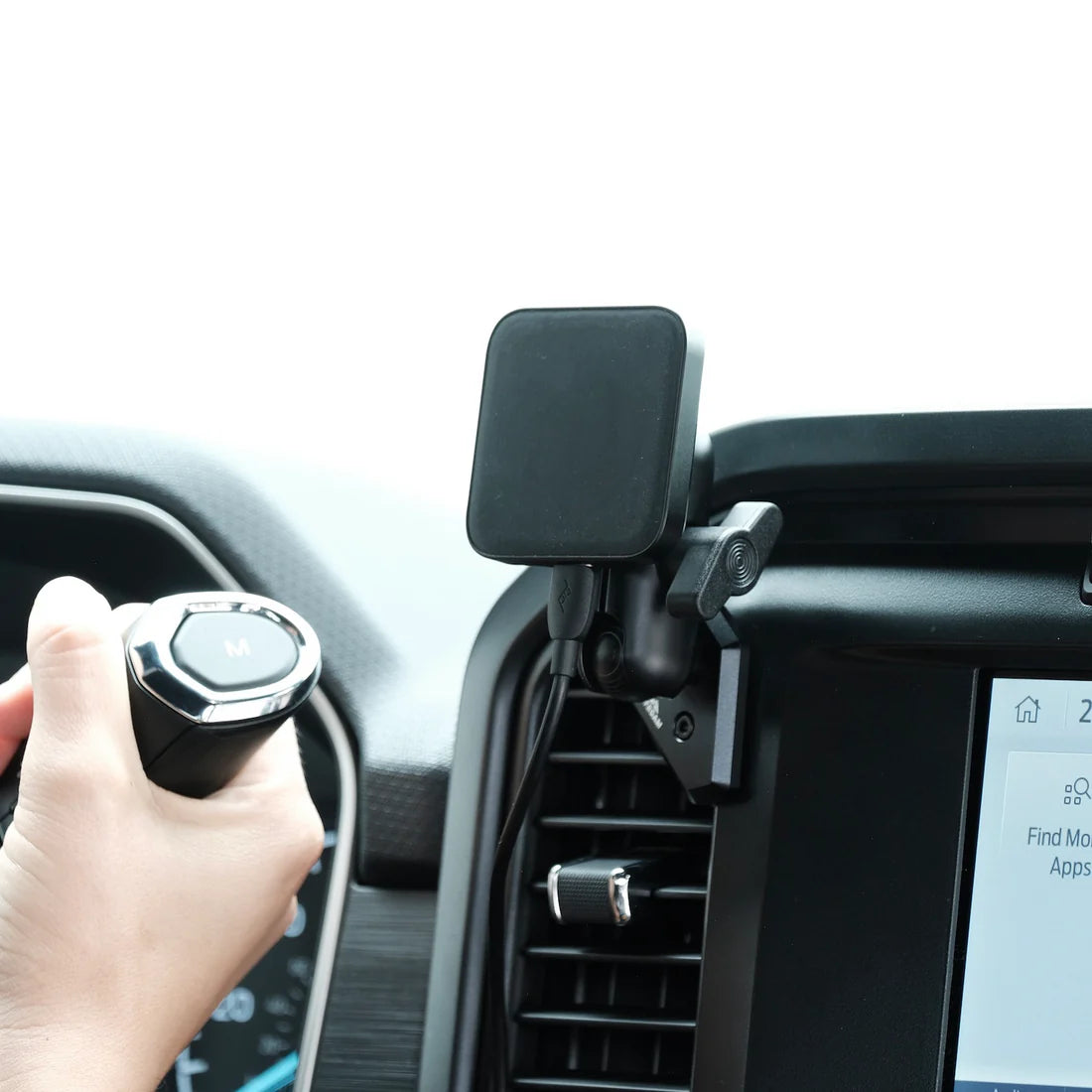 OFFROAM | Ford F-150 2021-2025 | F-250/F-350 2023-2025 | F-150 Lightning (XL & PRO) 2022-2025 Magnetic Qi2 Charging Phone Mount (EE20131)