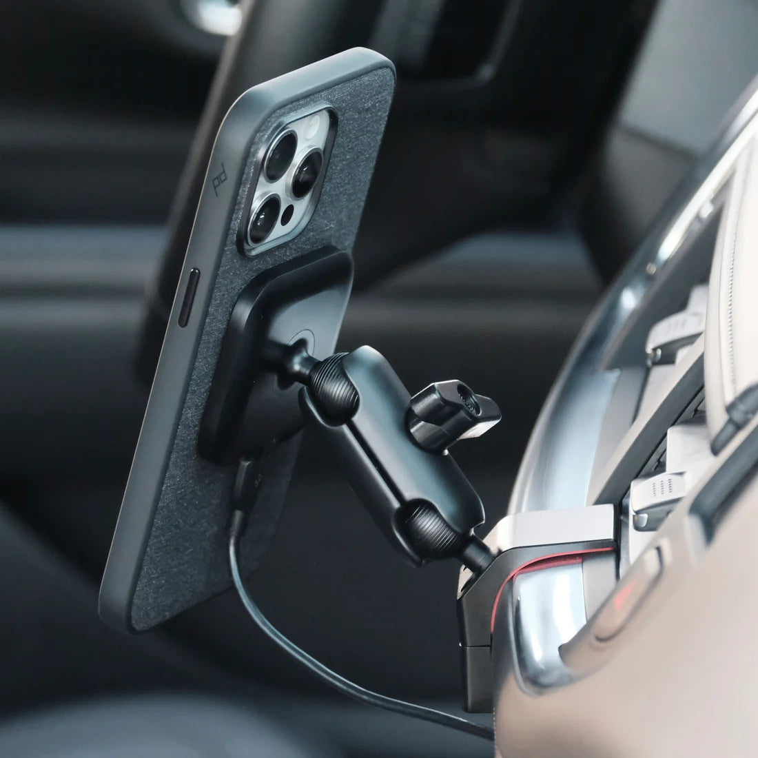 OFFROAM | Chevrolet Suburban | Tahoe & GMC Yukon | Yukon XL 2021-2024 Magnetic Qi2 Charging Phone Mount (EE20168)
