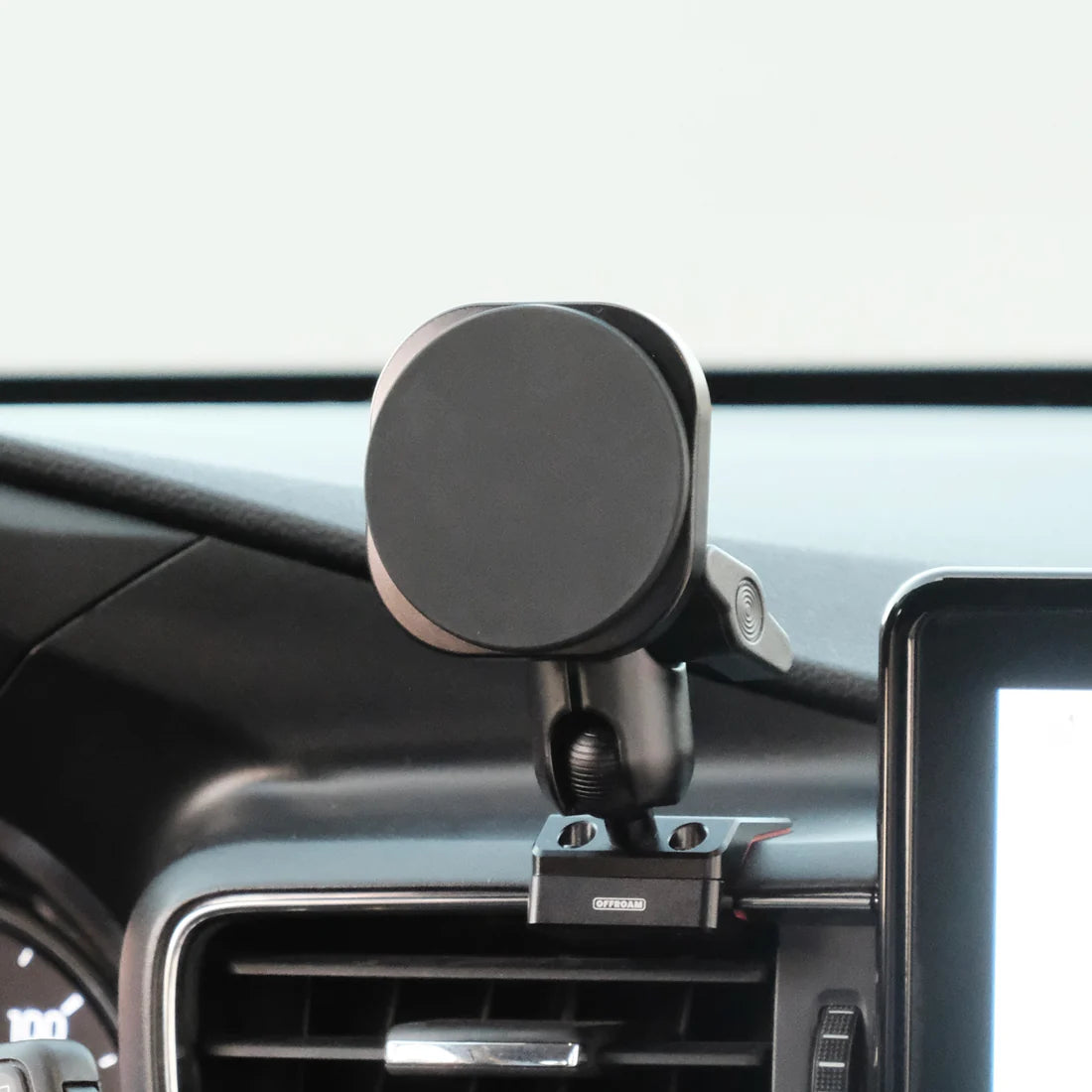 OFFROAM | Ford Explorer 2020-2024 MagSafe Phone Mount (EE20139)