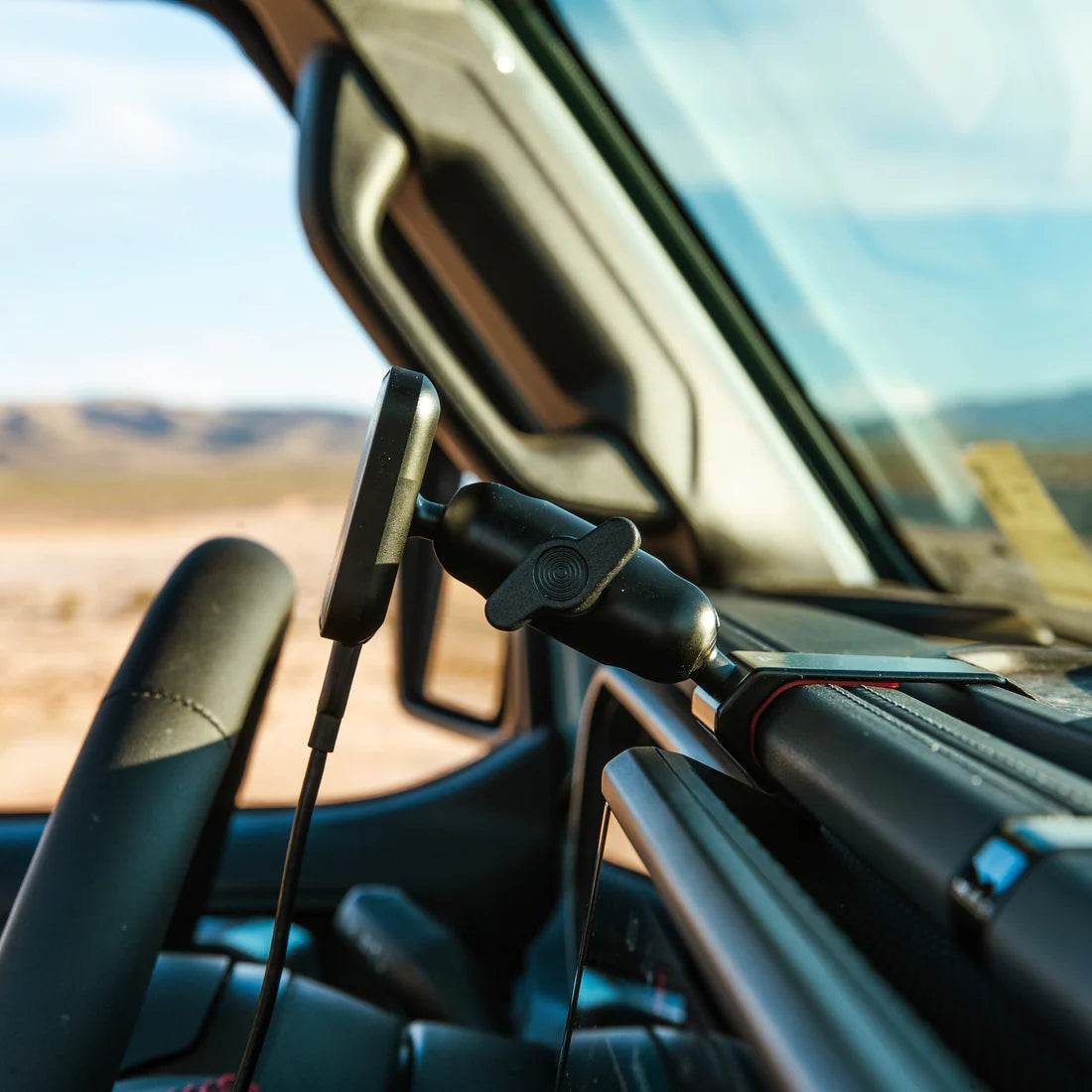 OFFROAM | Jeep Wrangler & Gladiator 2024-2025 Magnetic Qi2 Charging Phone Mount (EE20095)