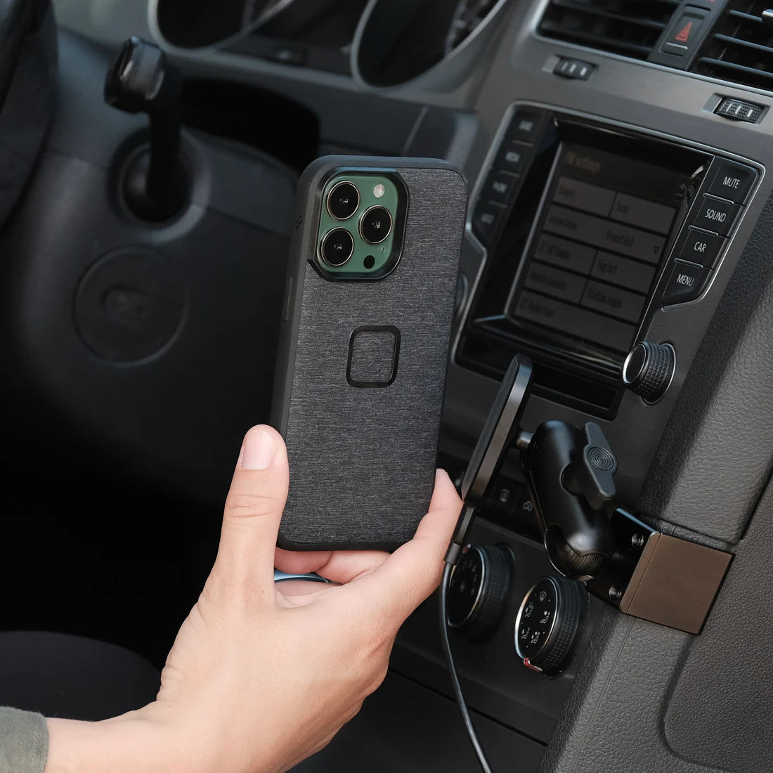 OFFROAM | Volkswagen Golf 2015-2021 Magnetic Qi2 Charging Phone Mount (EE20149)
