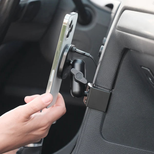OFFROAM | Volkswagen Golf 2015-2021 MagSafe-compatible Phone Mount