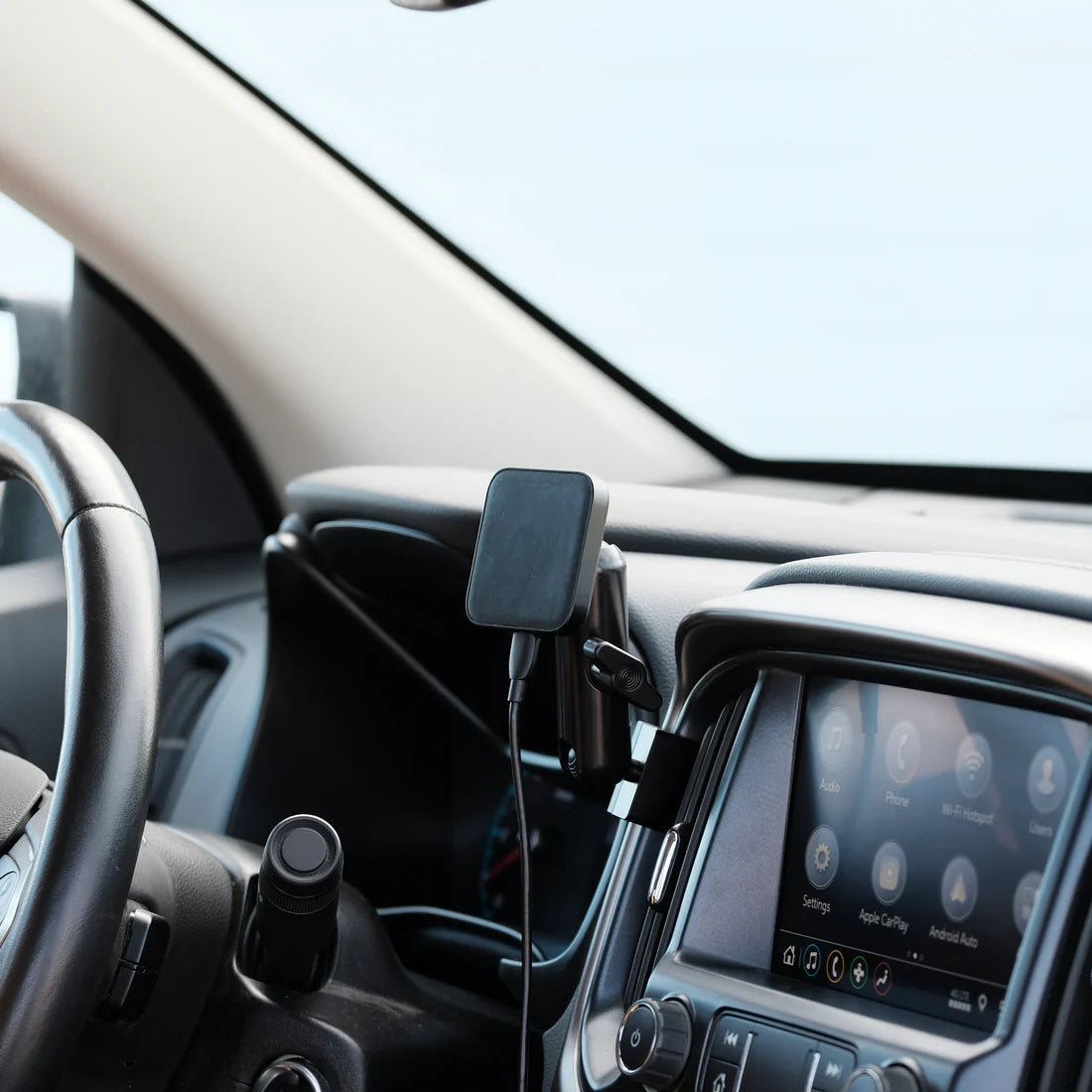 OFFROAM | Chevrolet Colorado & GMC Canyon 2015-2022 Magnetic Qi2 Charging Phone Mount (EE20093)