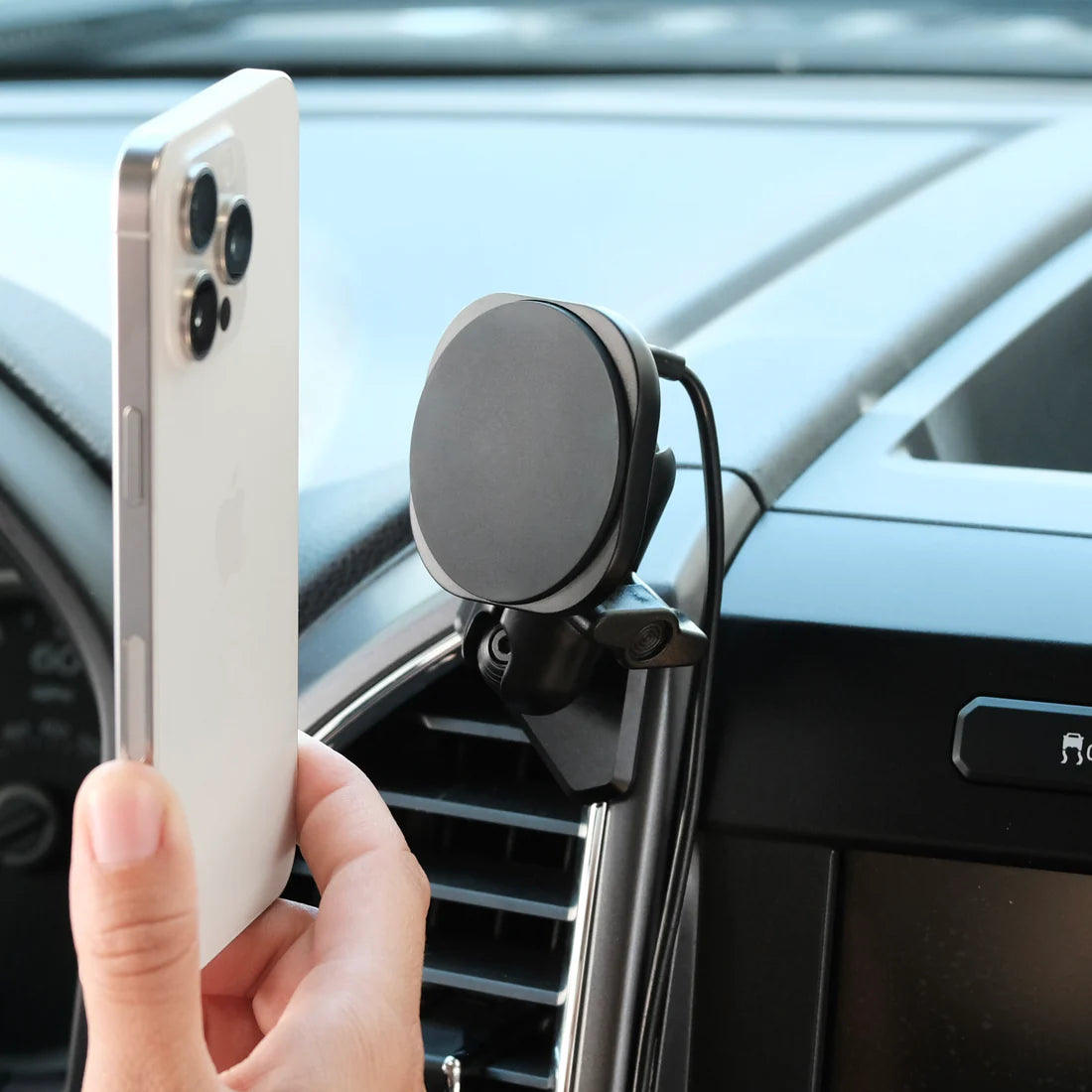 OFFROAM | Ford F-150 2015-2020 | Super Duty 2017-2021 & 2022 (XL and XLT) | Expedition 2018-2021 MagSafe Phone Mount