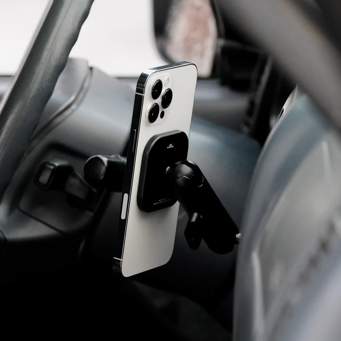 OFFROAM | Tacoma 1st Gen 1996-2004 MagSafe Phone Mount (EE20122)