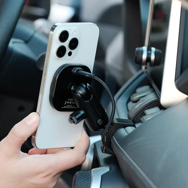 OFFROAM | Toyota RAV4 2019-2025 MagSafe-compatible Phone Mount