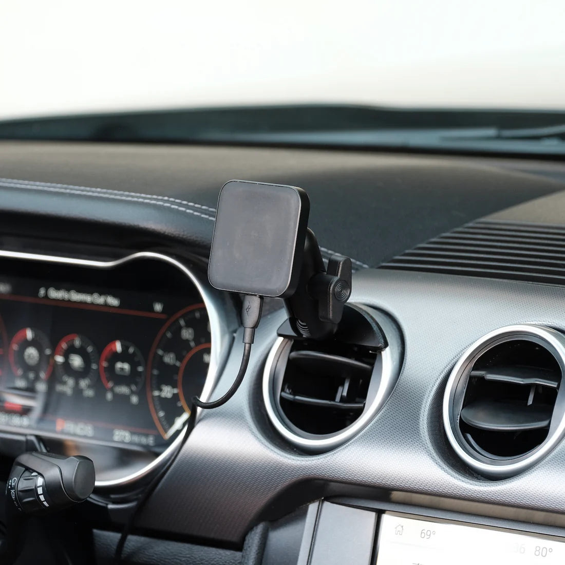 OFFROAM | Ford Mustang 2015-2023 Magnetic Qi2 Charging Phone Mount (EE20043)
