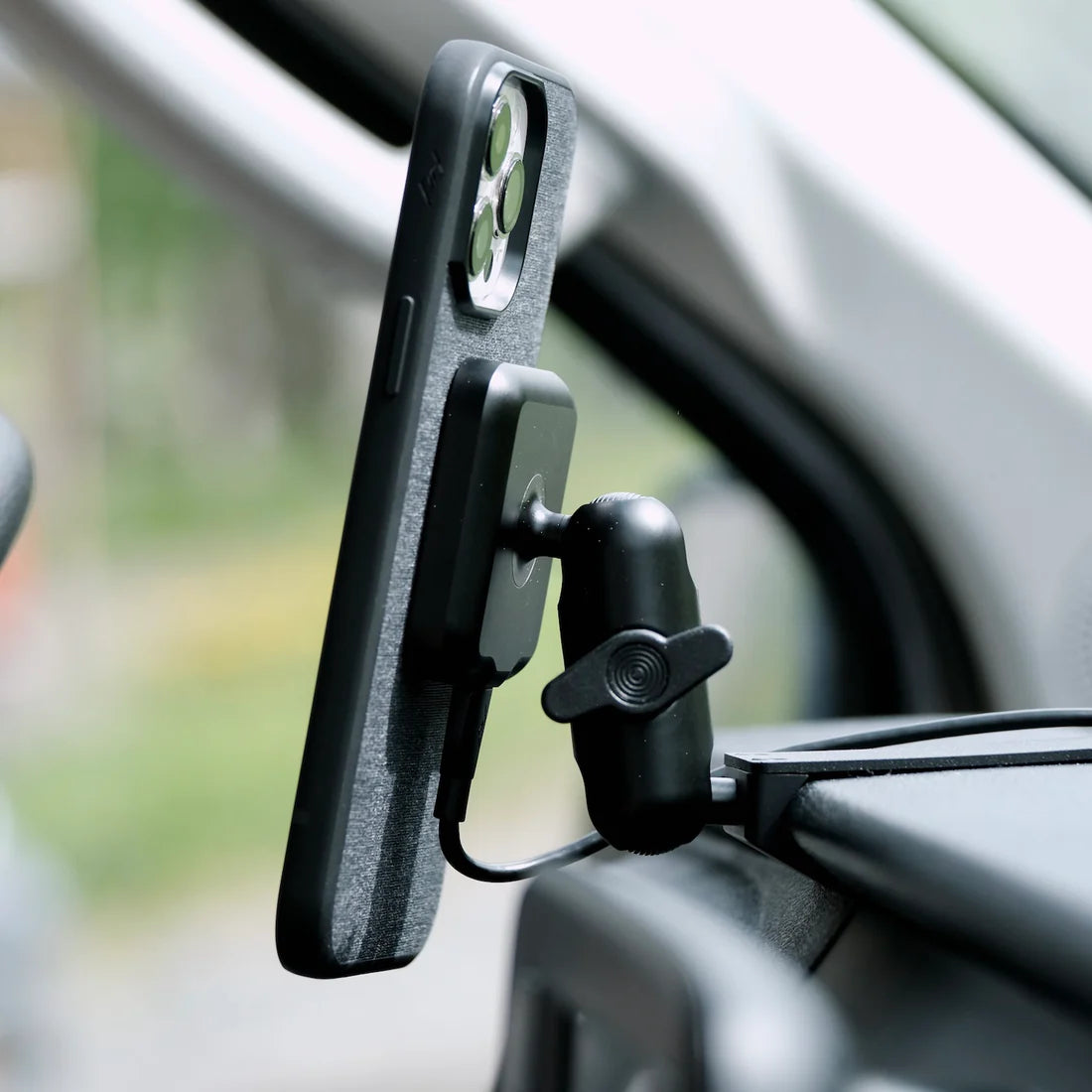 OFFROAM | Ford Transit 2020-2024 Magnetic Qi2 Charging Phone Mount (EE20068)