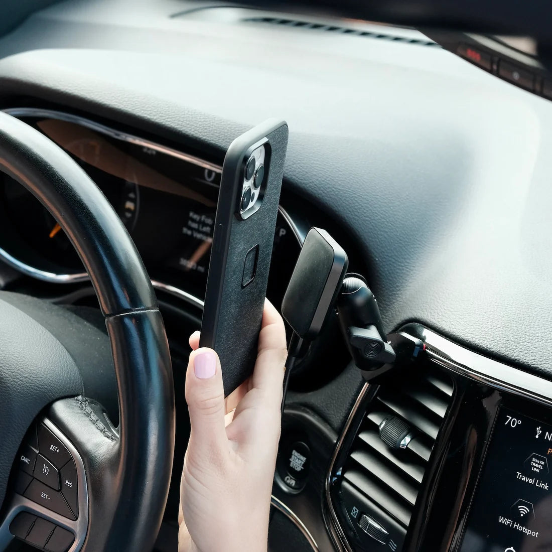 OFFROAM | Jeep Grand Cherokee WK2 2014-2022 Magnetic Qi2 Charging Phone Mount (EE20042)
