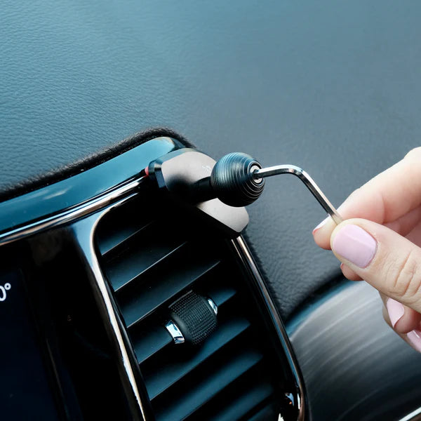 OFFROAM | Jeep Grand Cherokee WK2 2014-2022 Magnetic Qi2 Charging Phone Mount (EE20042)