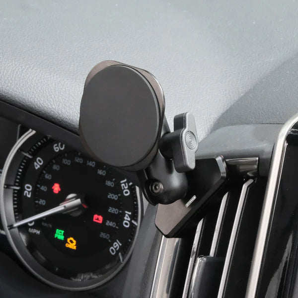 OFFROAM | Toyota Land Cruiser 200 Series 2016-2021 MagSafe Phone Mount