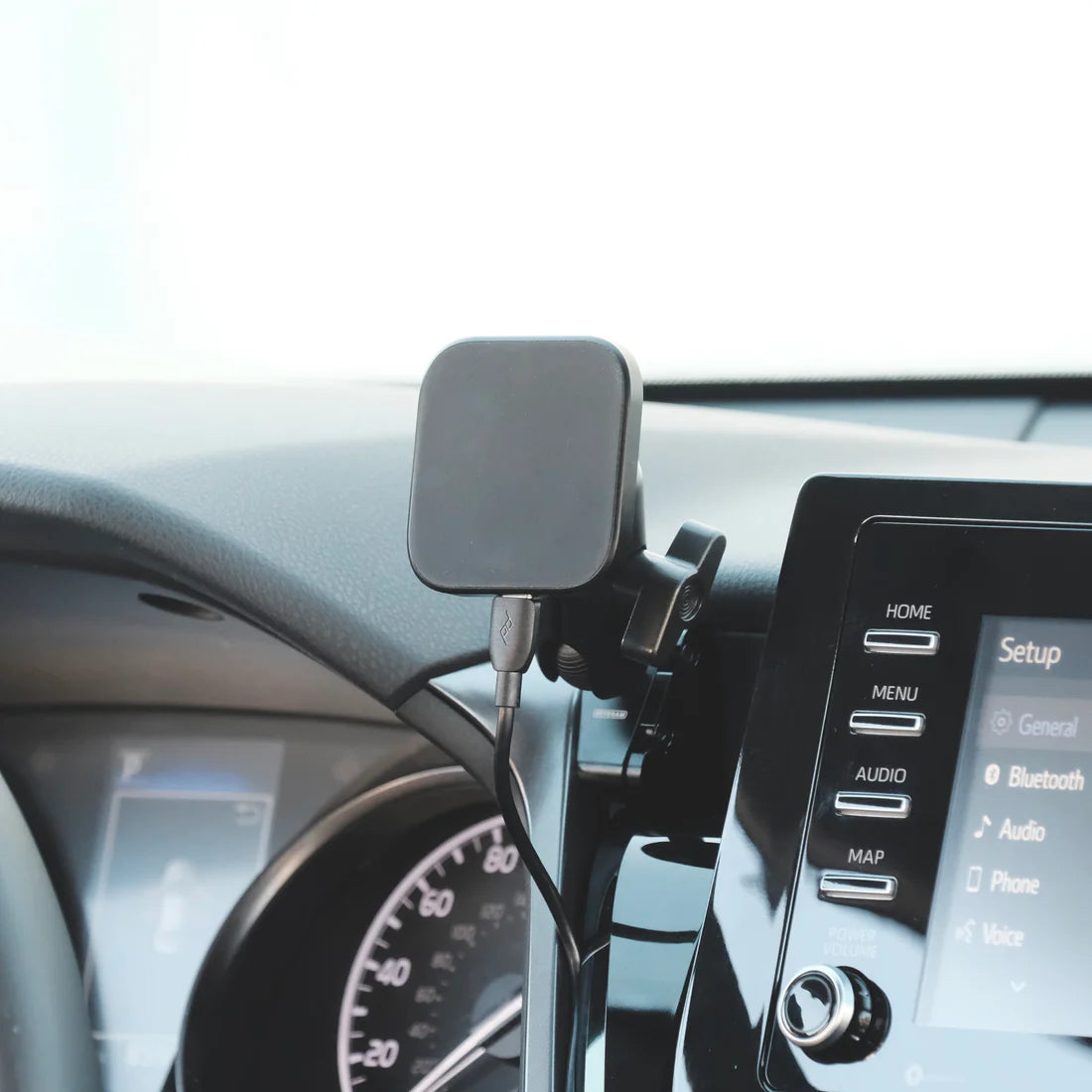 OFFROAM | Toyota Camry 2021-2024 Magnetic Qi2 Charging Phone Mount (EE20119)