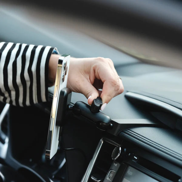 OFFROAM | Toyota Highlander 2014-2019 Magnetic Qi2 Charging Phone Mount (EE20063)