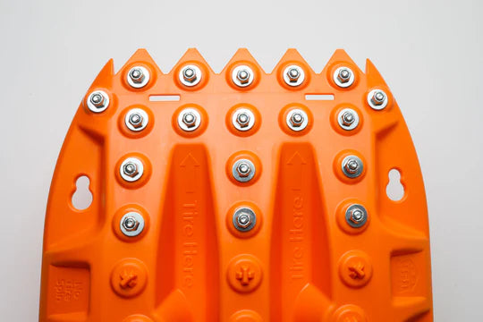 ACTIONTRAX | Metal Teeth Recovery Boards Orange (Pair) - Extreme Traction Mats