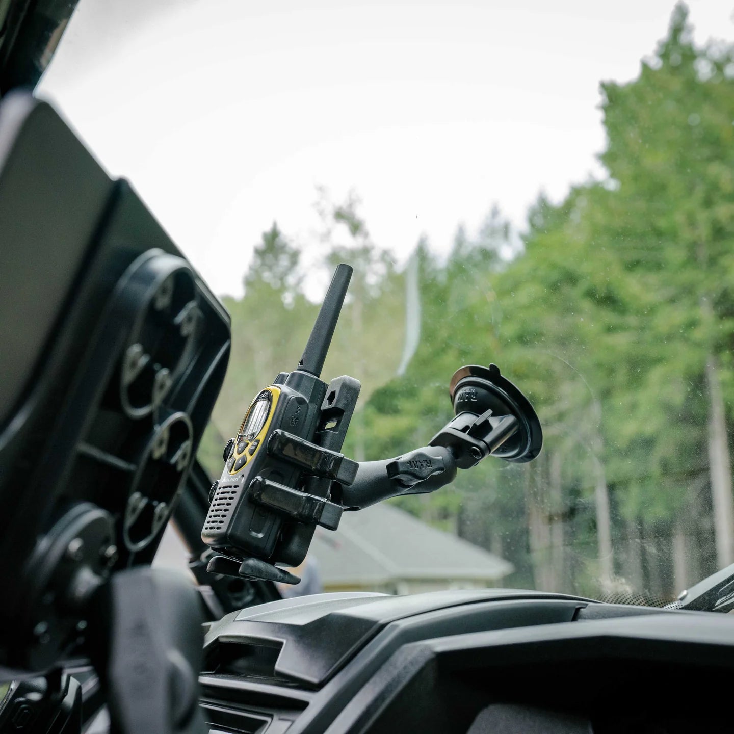 RAM MOUNTS | RAM Finger-Grip Universal Mount with RAM Twist-Lock Suction Cup Base