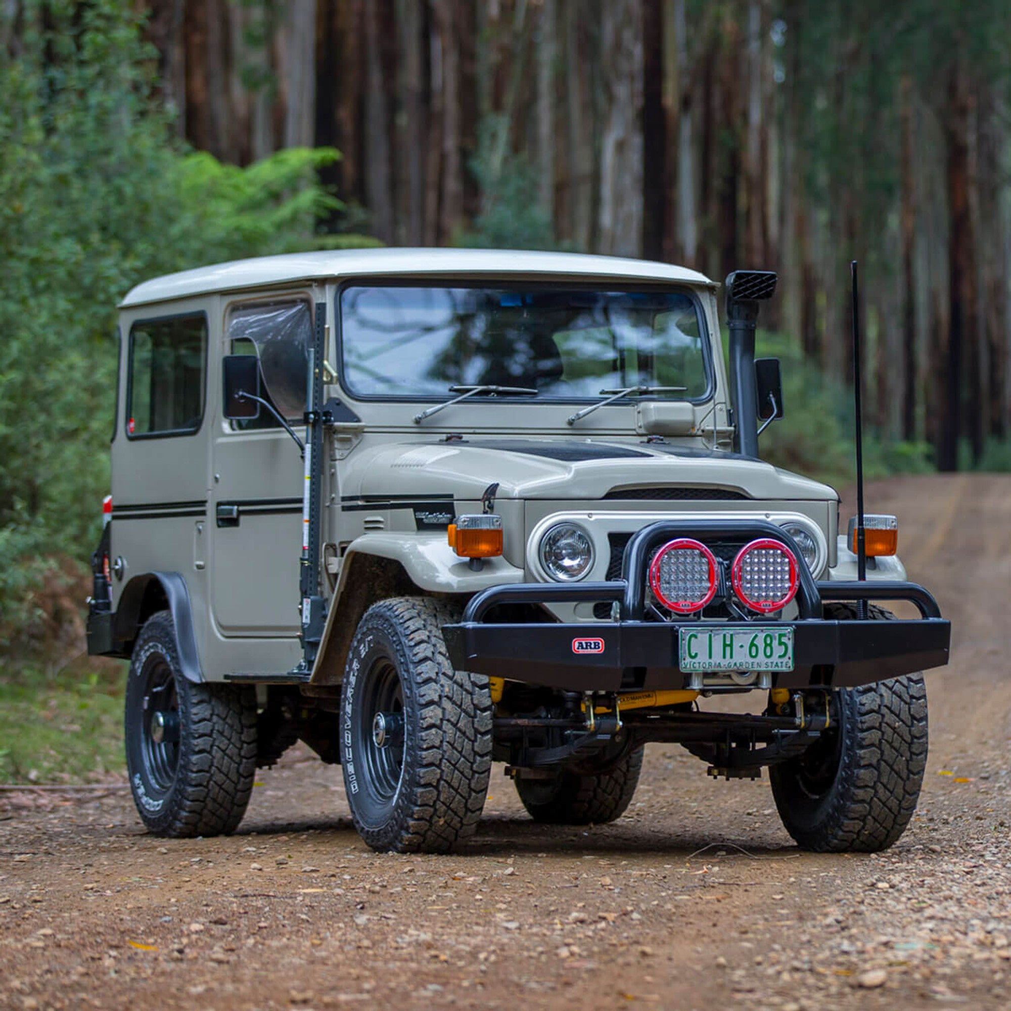 ARB 4X4 | Land Cruiser 40 Series Winch Bumper (3420020)