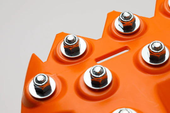 ACTIONTRAX | Metal Teeth Recovery Boards Orange (Pair) - Extreme Traction Mats