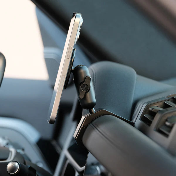 OFFROAM | Land Rover Defender 2020-2026 MagSafe-compatible Phone Mount