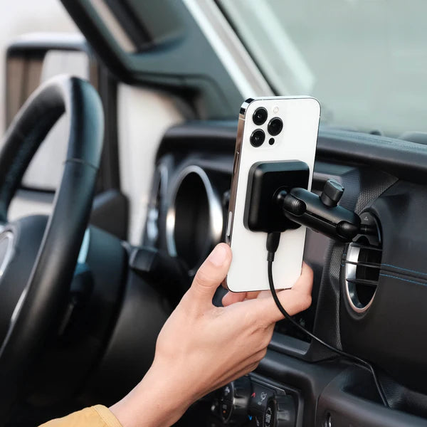 OFFROAM | Jeep Wrangler & Gladiator 2018-2023 Magnetic Qi2 Charging Phone Mount, Airvent (EE20032)