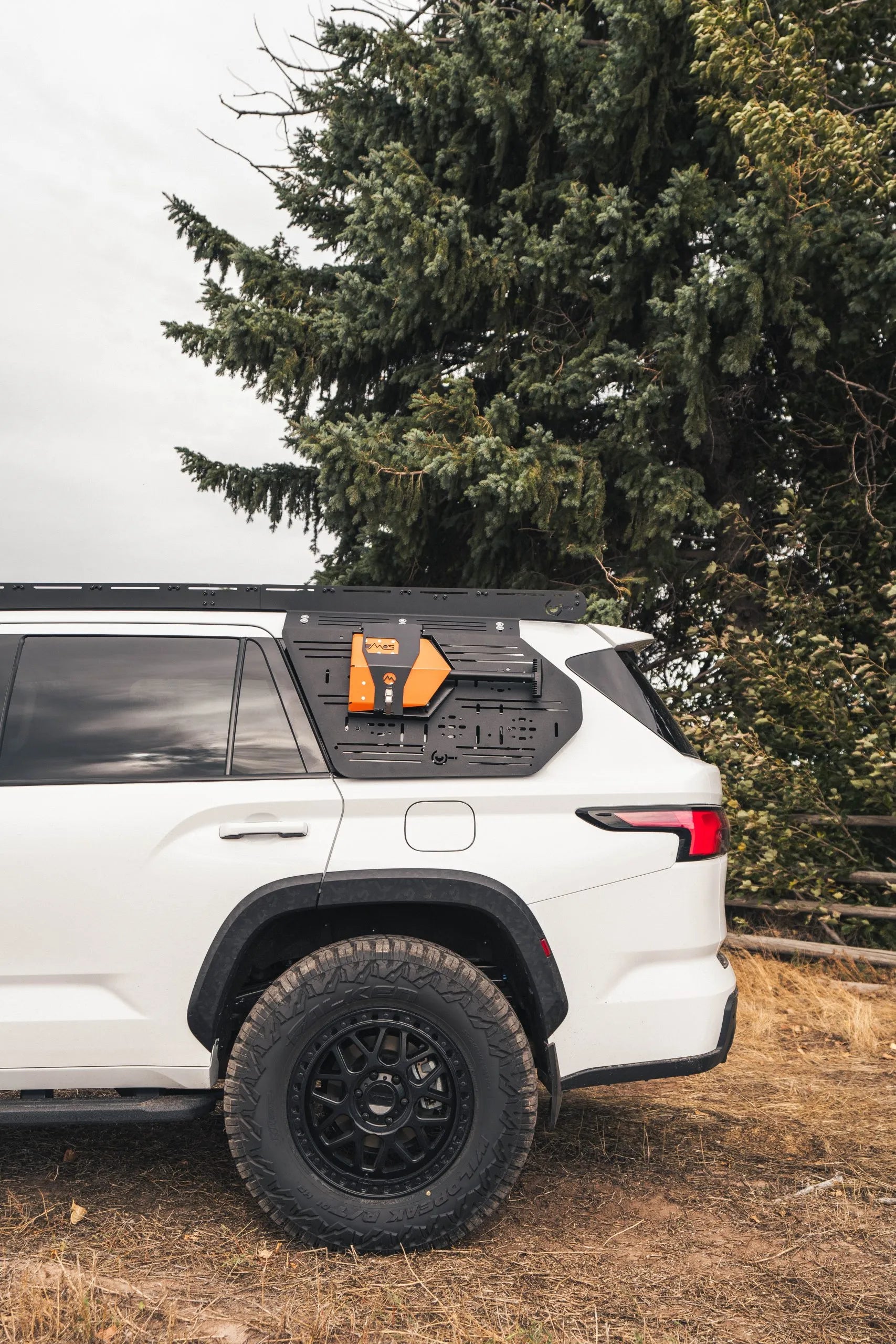 PRINSU DESIGNS | Sequoia 2022-Current Prinsu Rear Window Accessory Panel