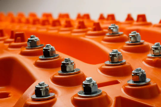 ACTIONTRAX | Metal Teeth Recovery Boards Orange (Pair) - Extreme Traction Mats