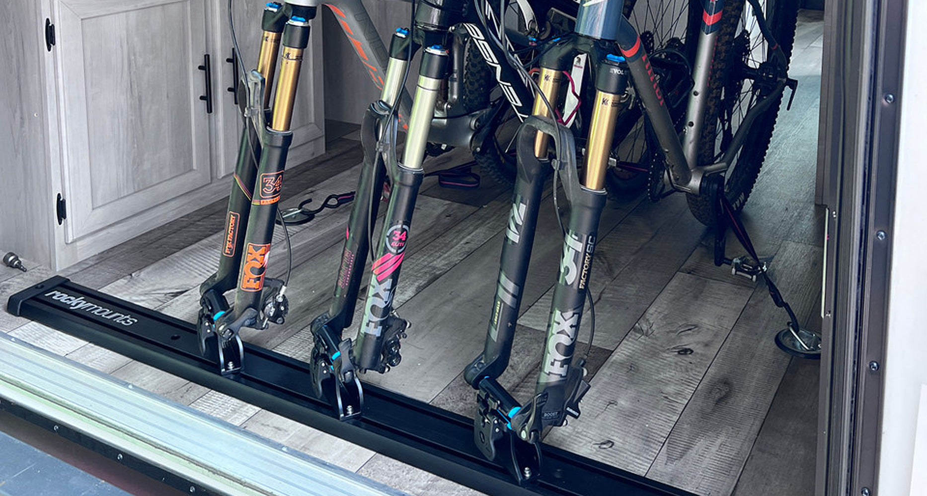 RHINO RACK | RockyMounts 60" VanTrack (10901)