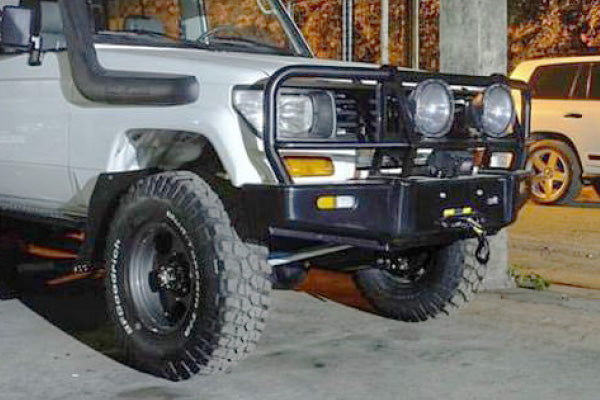 DOBINSONS | Bull Bar Classic Black Land Cruiser 70 SERIES 1984-2007 (BU59-3515)