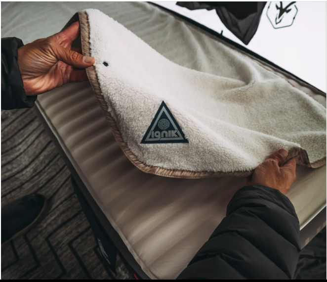 IGNIK OUTDOORS | Flipside Heated Bed Cover Fleece