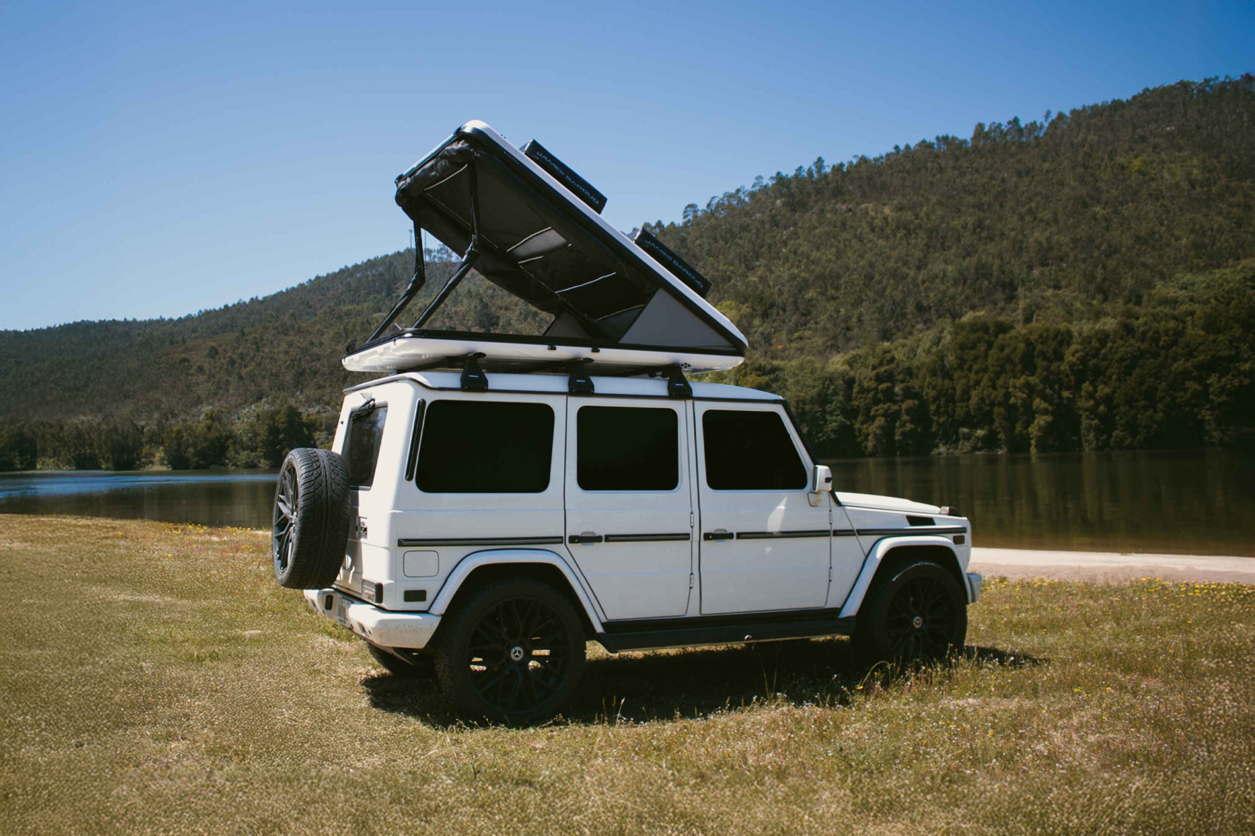 JAMES BAROUD | Nova Hard Shell Roof Top Tent
