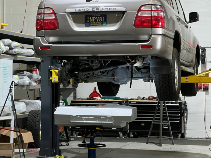LONG RANGE AMERICA | Land Cruiser 100 & Lexus LX 470 (1998-2004) 24 Gallon Auxiliary (TLC100AX24GAL-US)