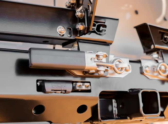 THE CRUISER COMPANY | Land Cruiser 75/78 Series High Clearance Rear Bumper With Tow Hitch (TCC-78-RB-TOW)