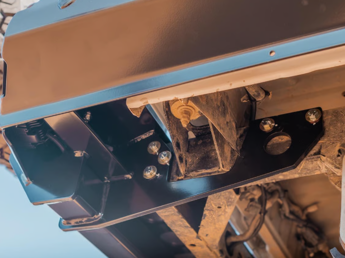 THE CRUISER COMPANY | Land Cruiser 75/78 Series High Clearance Rear Bumper With Tow Hitch (TCC-78-RB-TOW)