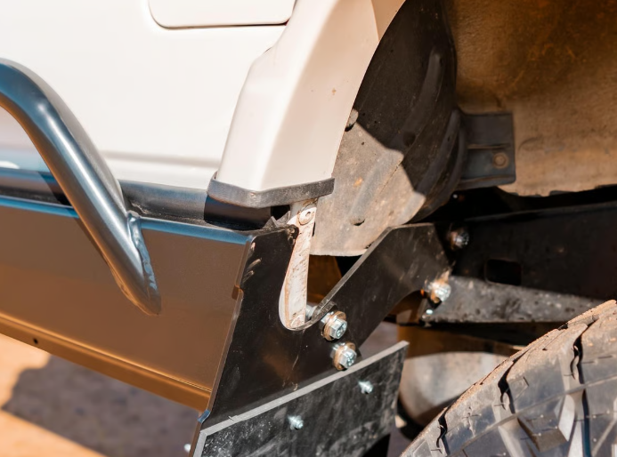 THE CRUISER COMPANY | Land Cruiser 75/78 Series High Clearance Rear Bumper With Tow Hitch (TCC-78-RB-TOW)