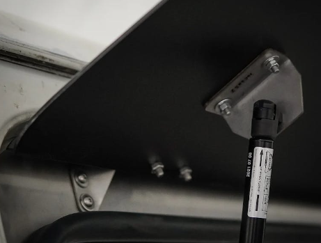 LONG RANGE AMERICA | Land Cruiser 60 Series Lift Up Gull Wing Windows (LC60-WINDOW)
