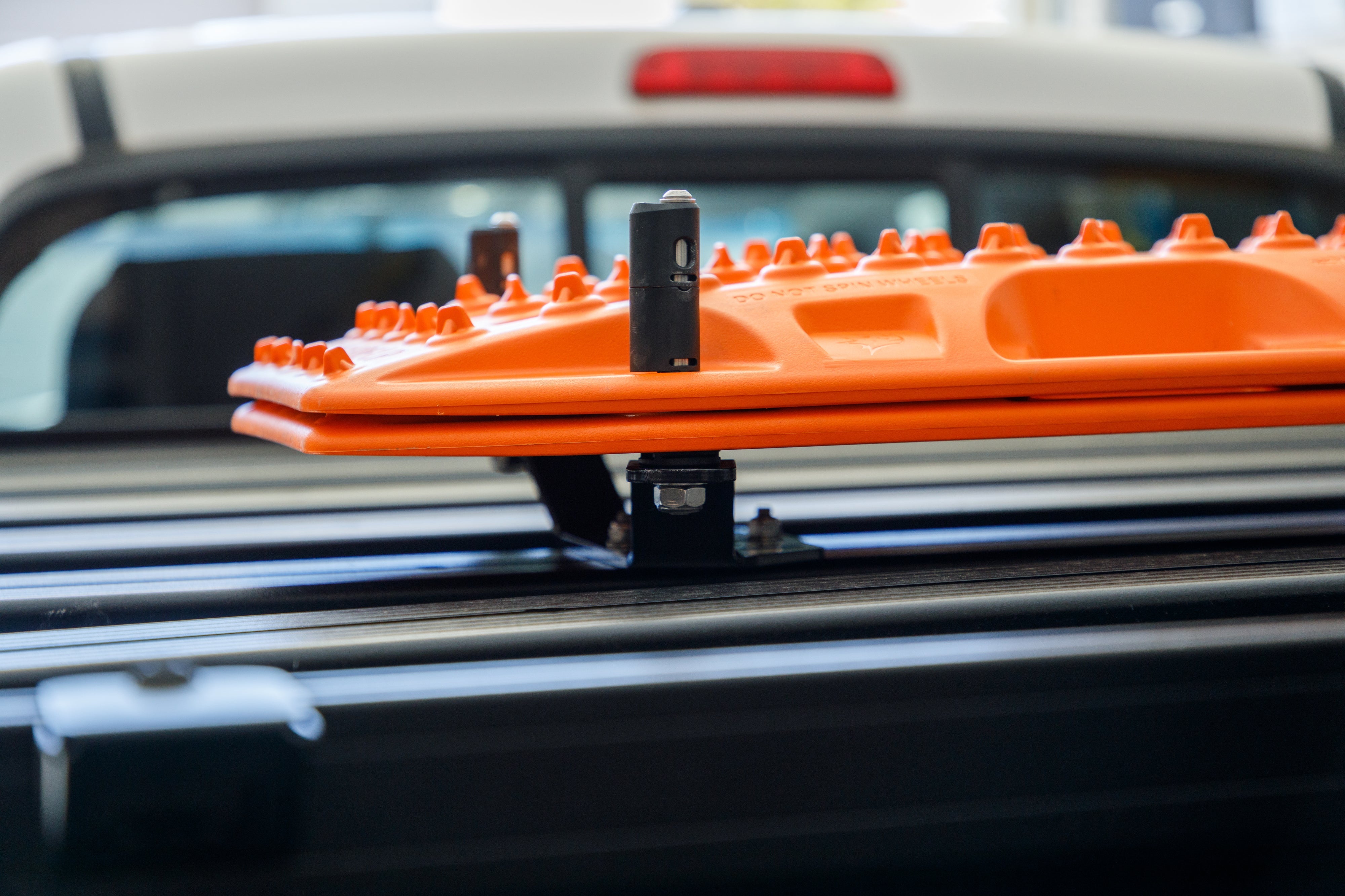 OVERLAND KITTED | Raised Boomerang Mount