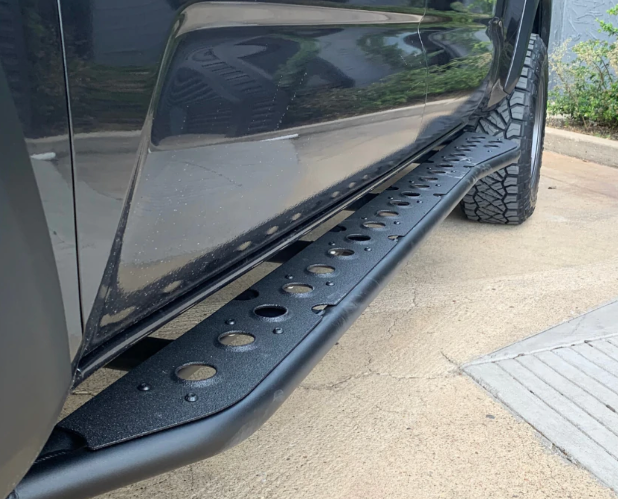 CALI RAISED | Tacoma 3rd & 2nd Gen 2005-2023 Step Edition Rock Slider
