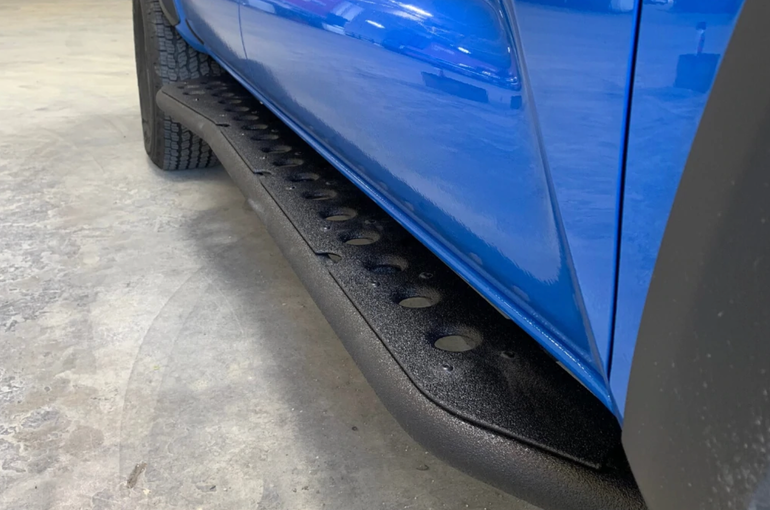 CALI RAISED | Tacoma 3rd & 2nd Gen 2005-2023 Step Edition Rock Slider