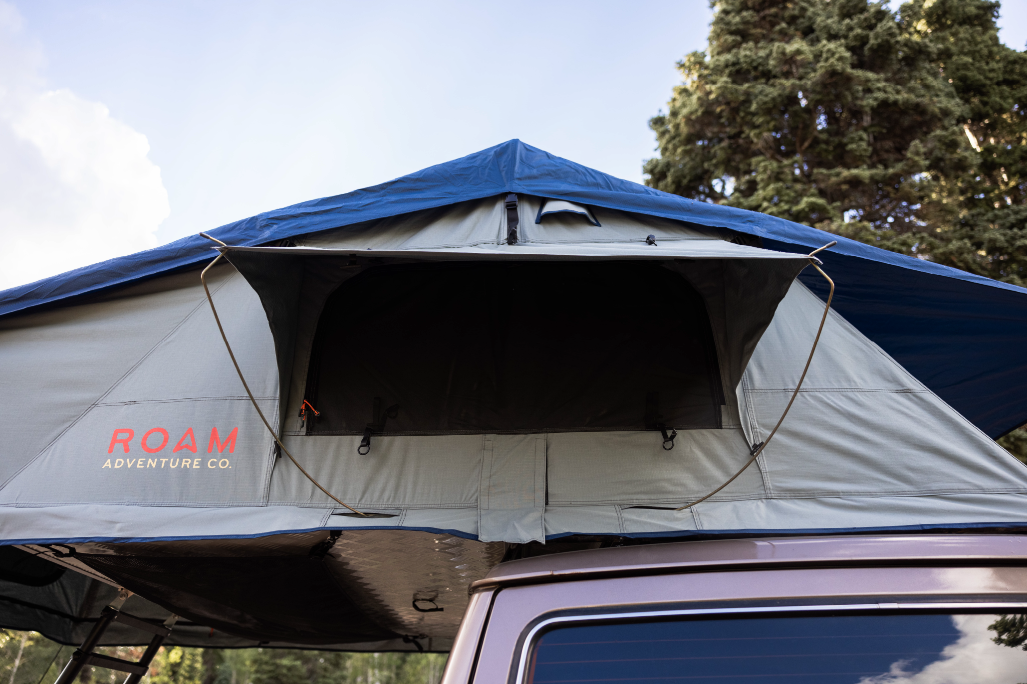 ROAM ADVENTURE | The Vagabond XL Rooftop Tent
